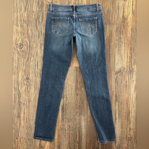 SO Beta Skinny Jeans Womens Juniors 7 Average Blue Denim Dark Wash Embroidered - Picture 3 of 13